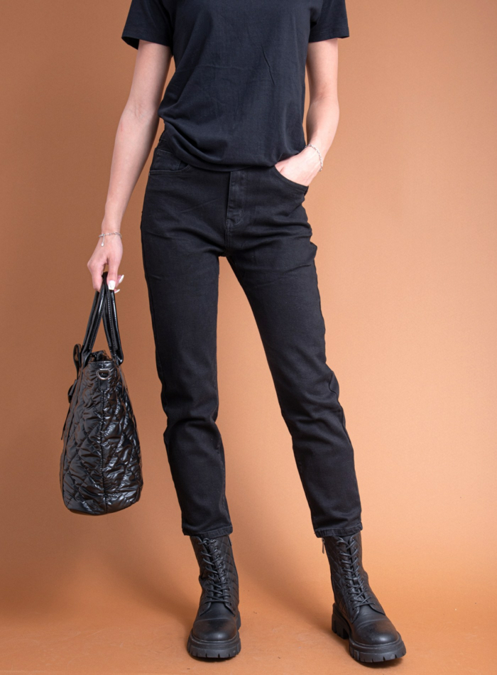JEAN BLACK MOM FIT ΣΕ ΙΣΙΑ ΓΡΑΜΜΗ